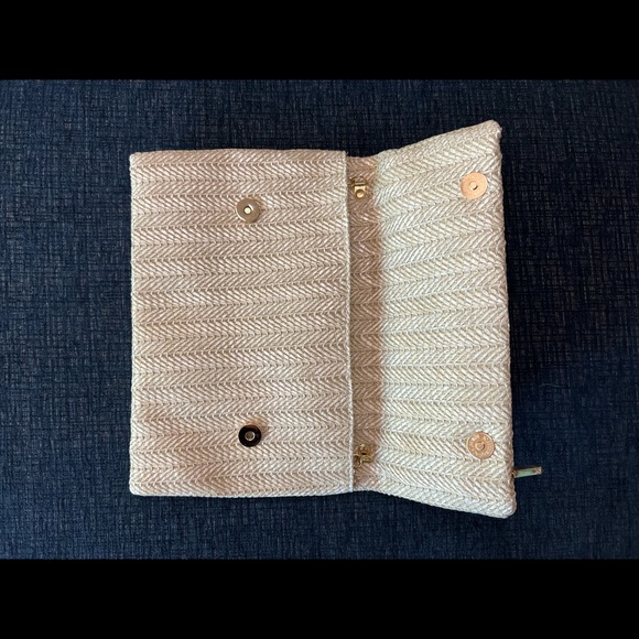 Woven Clutch 💖 perfect for Vacation! - Picture 2 of 5